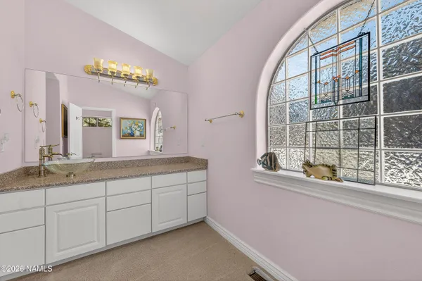 a view of empty room with window