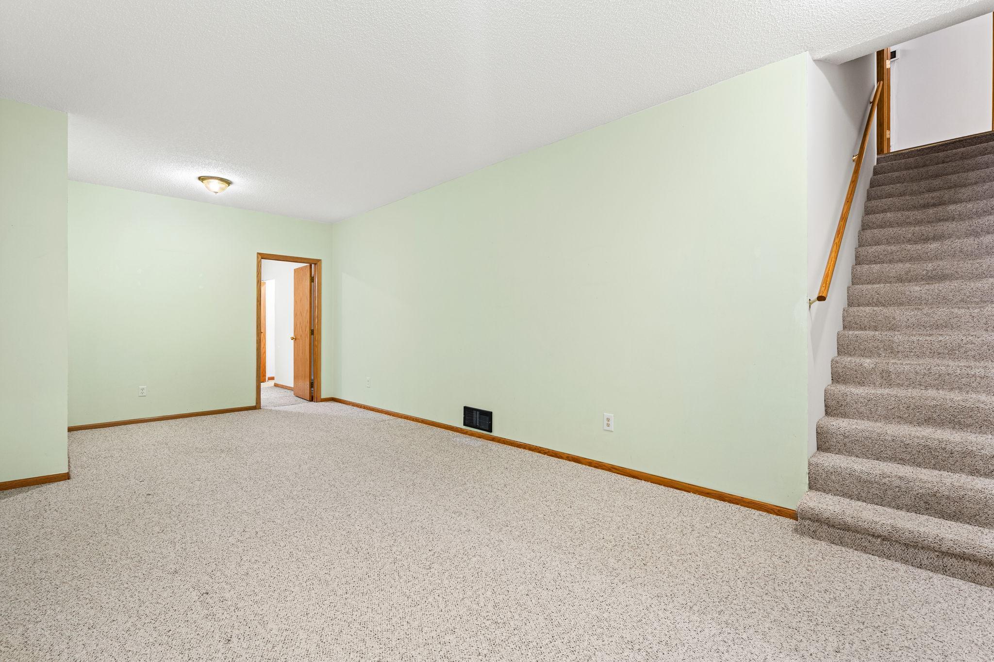 905 West Ridge Court New Richmond, WI 54017 - Photo 20 of 32