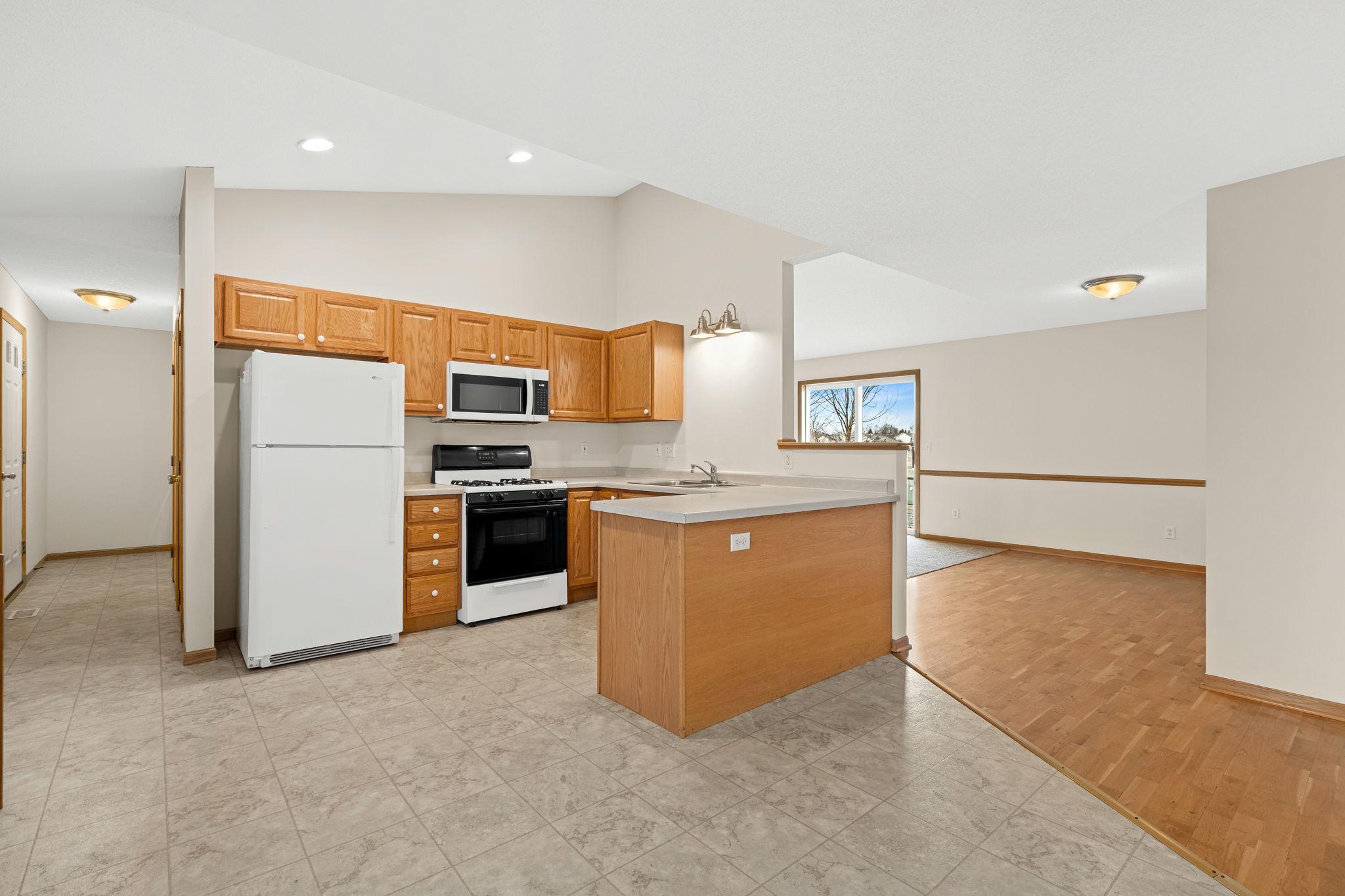 905 West Ridge Court New Richmond, WI 54017 - Photo 3 of 32