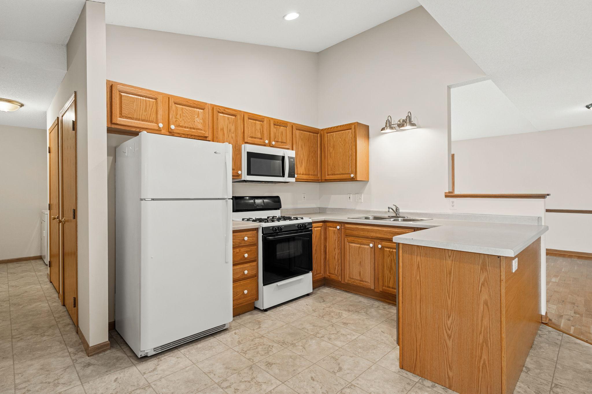 905 West Ridge Court New Richmond, WI 54017 - Photo 5 of 32