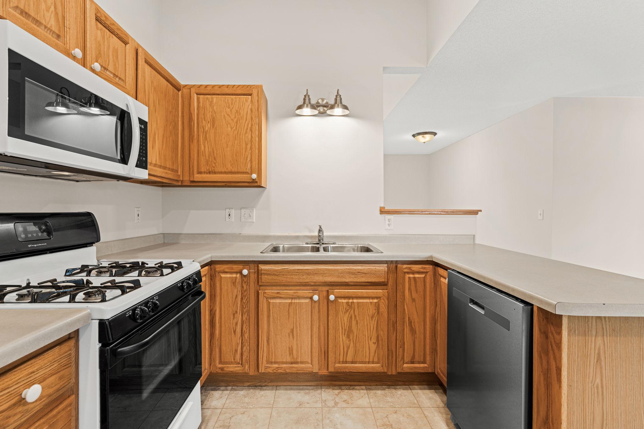 905 West Ridge Court New Richmond, WI 54017 - Photo 6 of 32