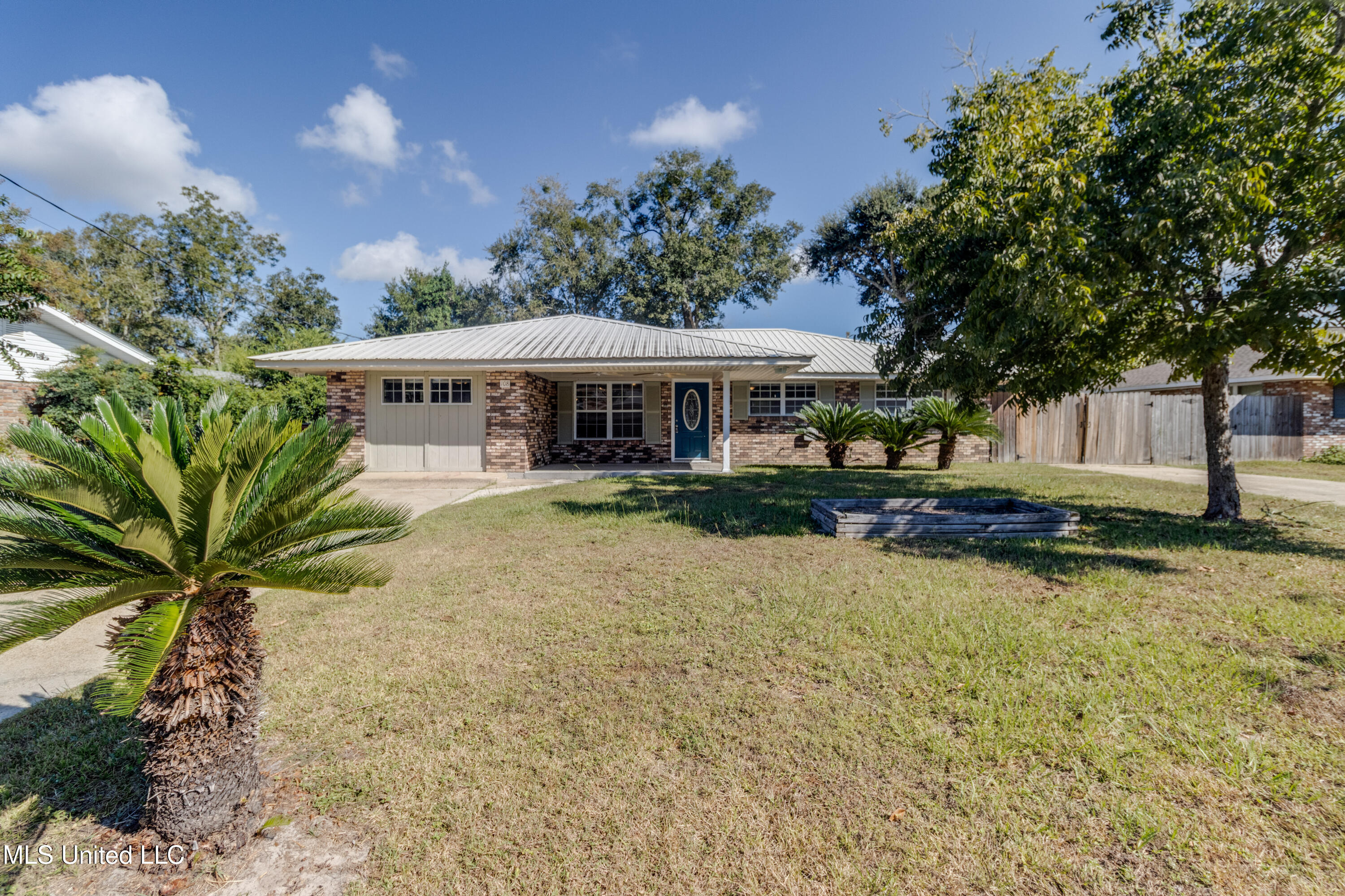108 Vance Place Long Beach, MS 39560 - Photo 2 of 24 IMG_7150