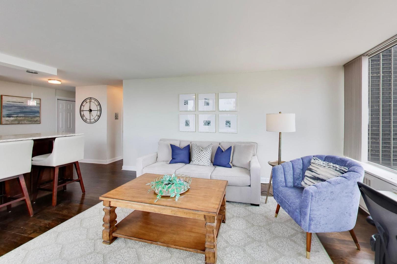 70 West Burton Place, Unit 2103F Chicago, IL 60610 - Photo 4 of 15