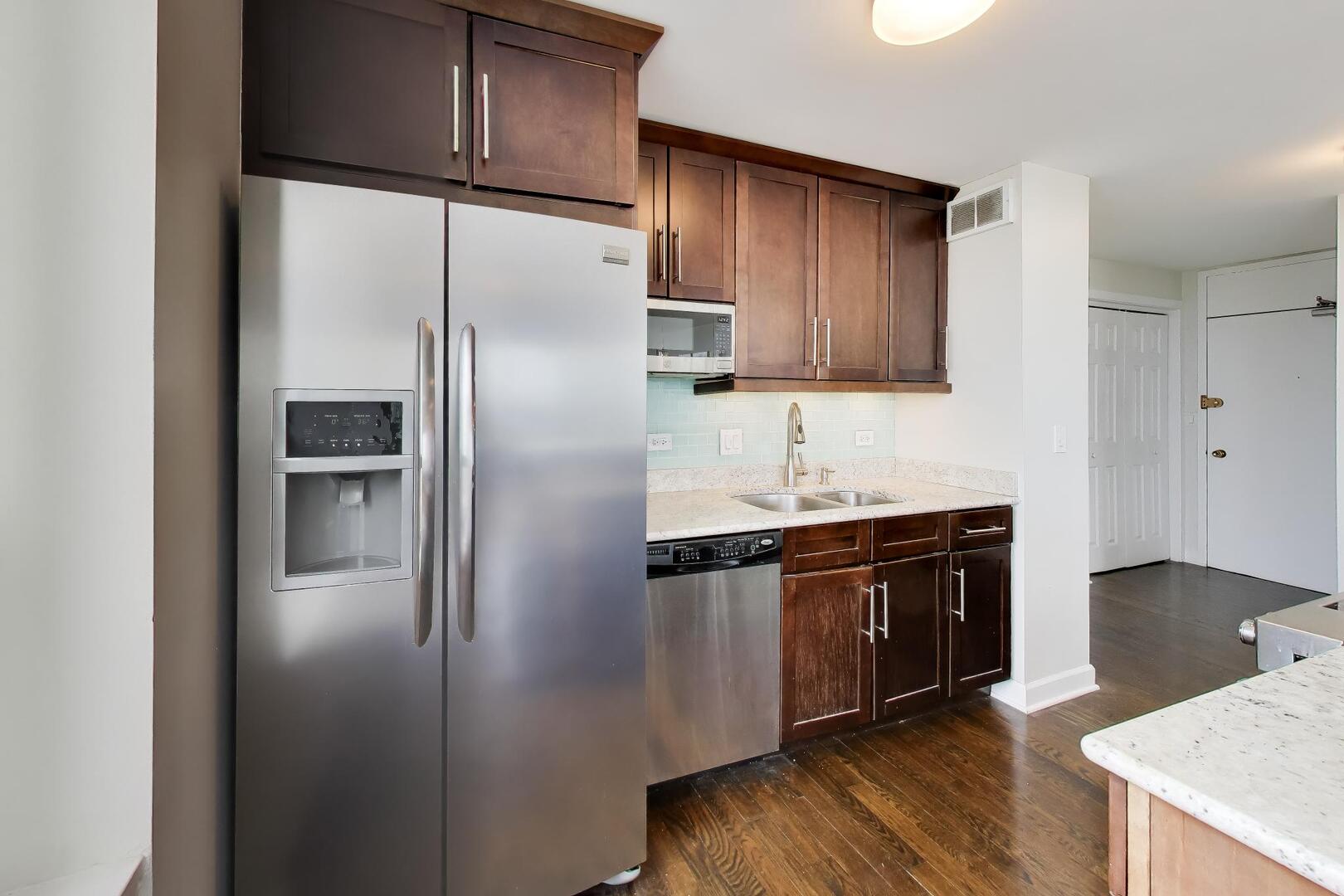 70 West Burton Place, Unit 2103F Chicago, IL 60610 - Photo 7 of 15