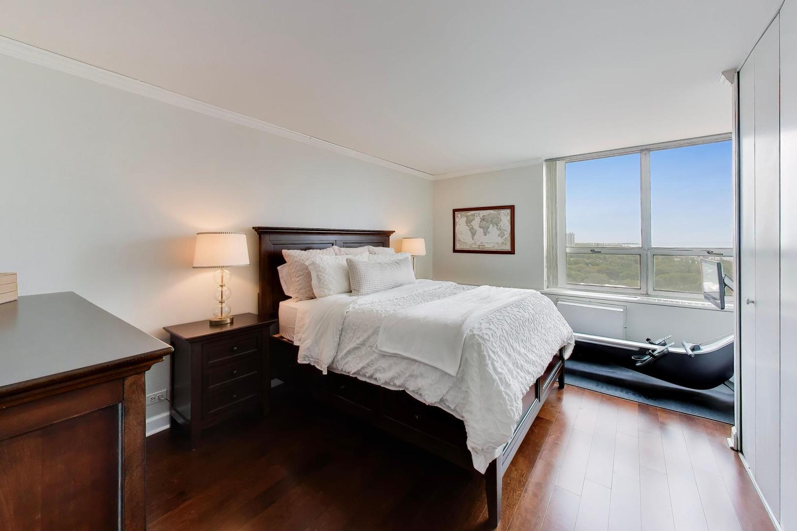 70 West Burton Place, Unit 2103F Chicago, IL 60610 - Photo 8 of 15