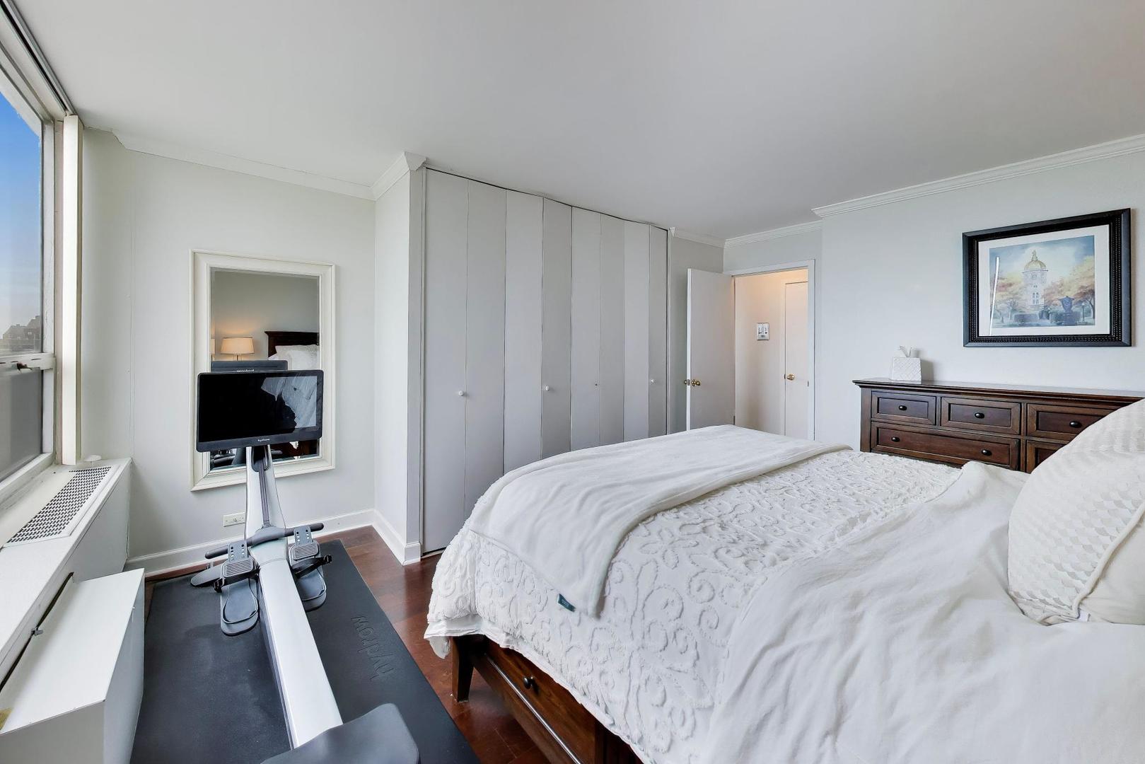 70 West Burton Place, Unit 2103F Chicago, IL 60610 - Photo 10 of 15
