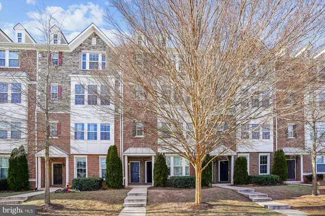 $564,900 | 44077 Peirosa Terrace, Unit 359, Chantilly, VA 20152