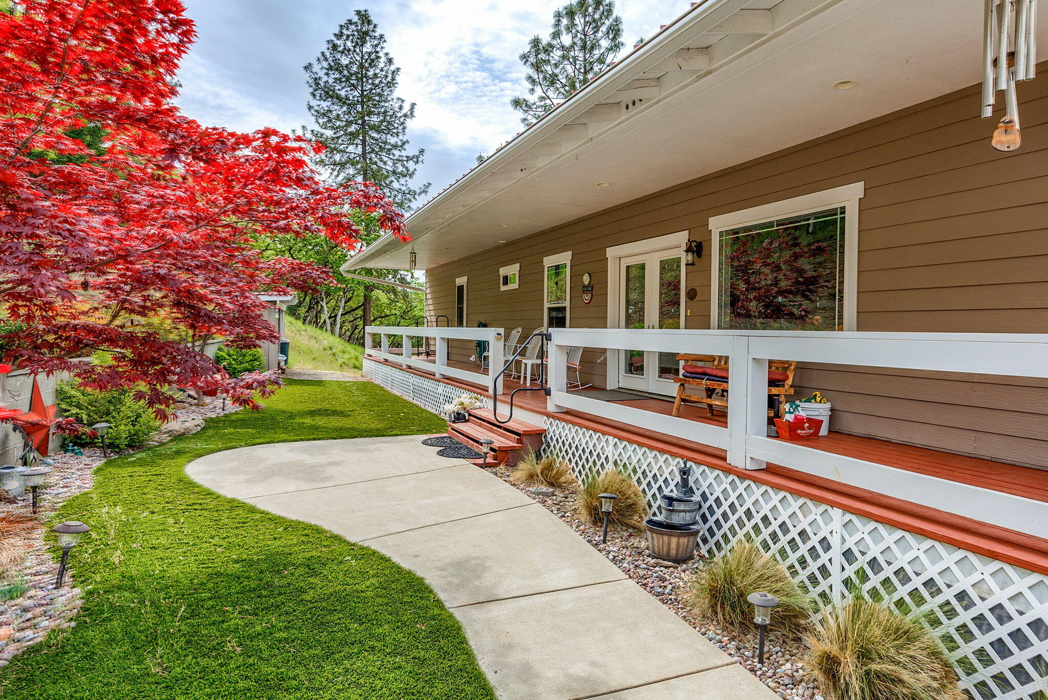 1011 Wren Ridge Drive Eagle Point, OR 97524 - Photo 42 of 89 Front yard