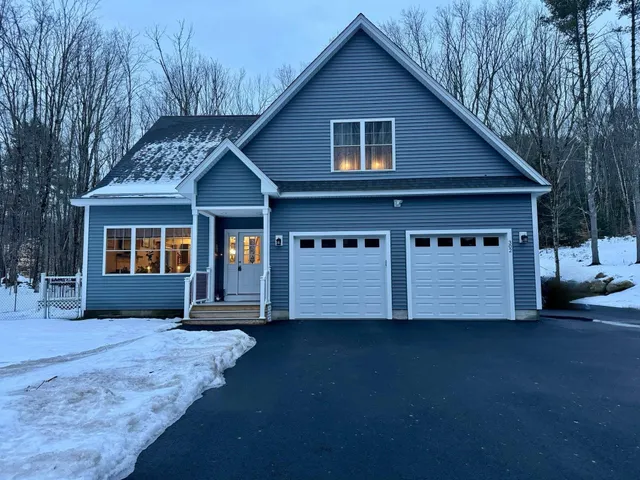 $689,500 | 302 Flanders Road, Henniker, NH 03242