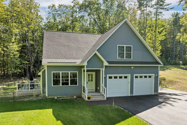 $689,500 | 302 Flanders Road, Henniker, NH 03242