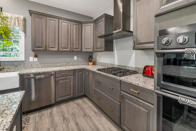 $689,500 | 302 Flanders Road, Henniker, NH 03242