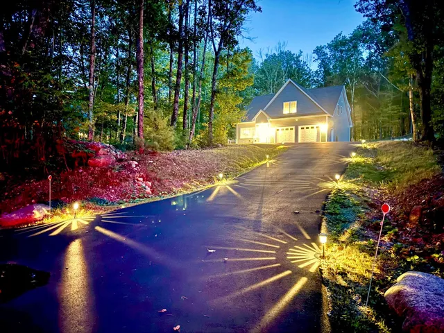 $689,500 | 302 Flanders Road, Henniker, NH 03242