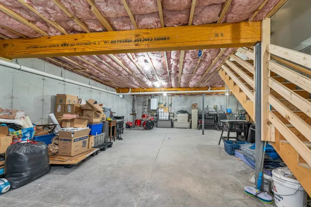 $689,500 | 302 Flanders Road, Henniker, NH 03242