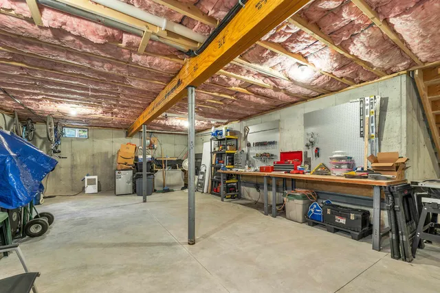 $689,500 | 302 Flanders Road, Henniker, NH 03242