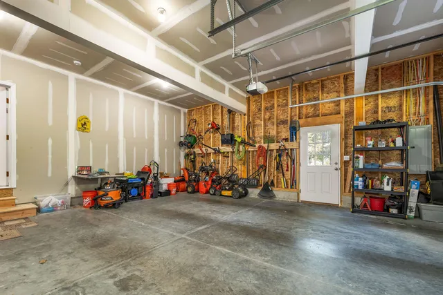 $689,500 | 302 Flanders Road, Henniker, NH 03242