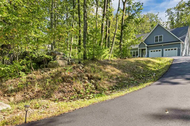 $689,500 | 302 Flanders Road, Henniker, NH 03242