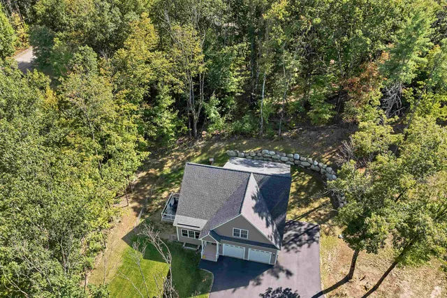 $689,500 | 302 Flanders Road, Henniker, NH 03242