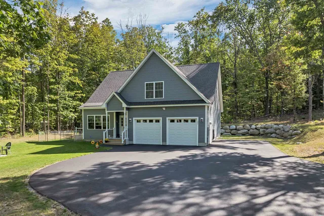 $689,500 | 302 Flanders Road, Henniker, NH 03242