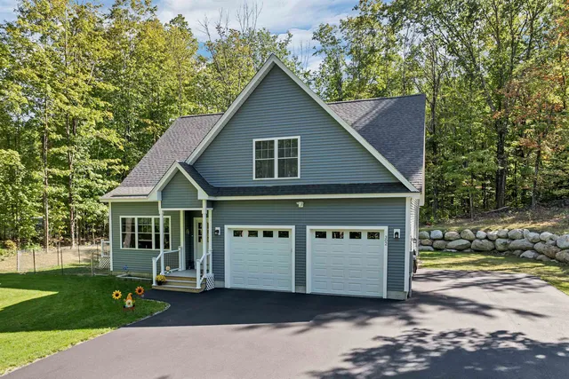 $689,500 | 302 Flanders Road, Henniker, NH 03242