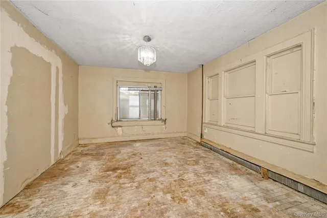 $529,900 | 20 East Roosevelt Avenue, Roosevelt, NY 11575