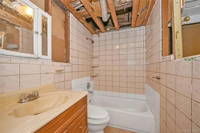 $529,900 | 20 East Roosevelt Avenue, Roosevelt, NY 11575