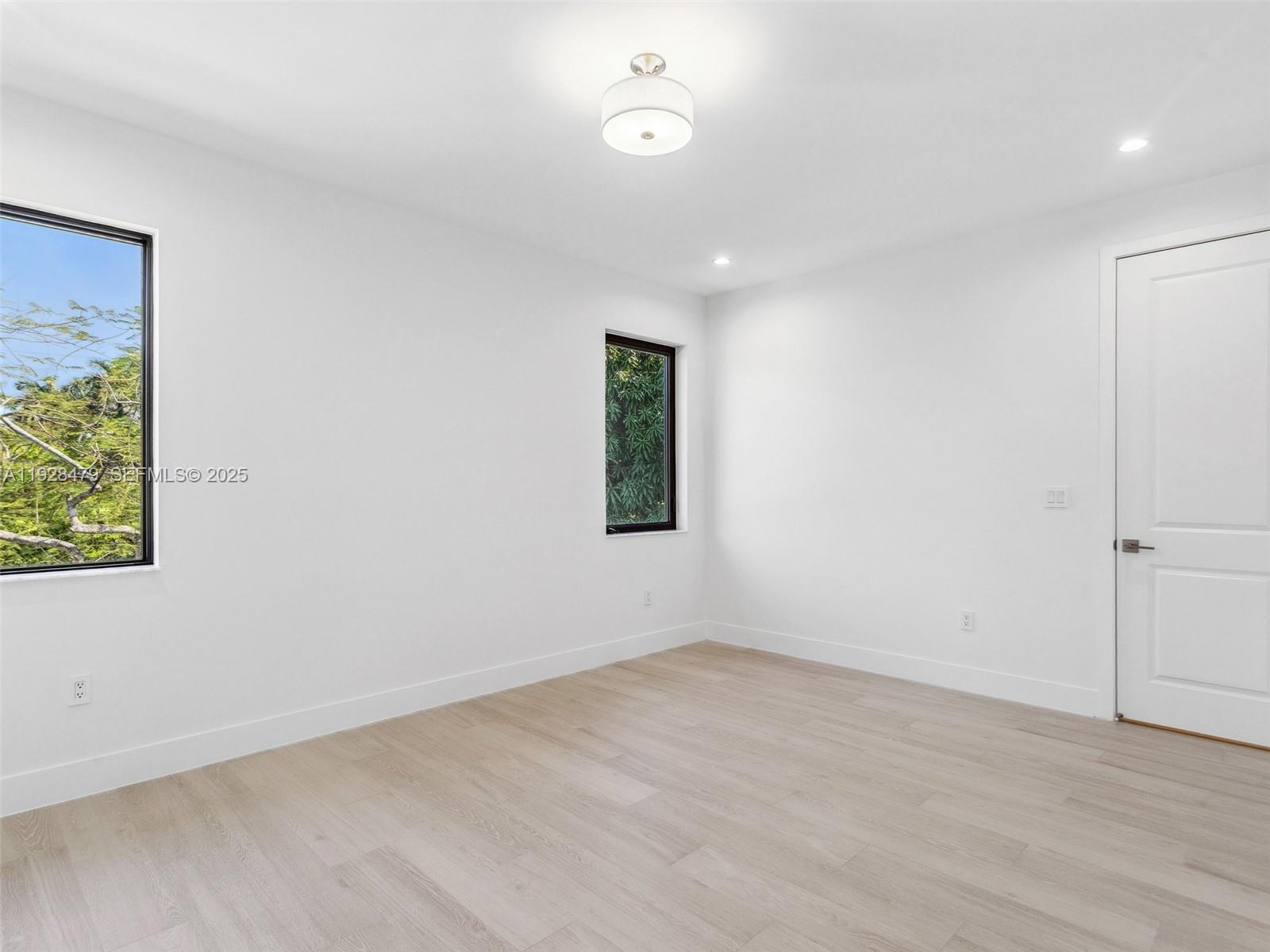 7285 Southwest 72nd Street Miami, FL 33143 - Photo 39 of 53 an empty room with windows