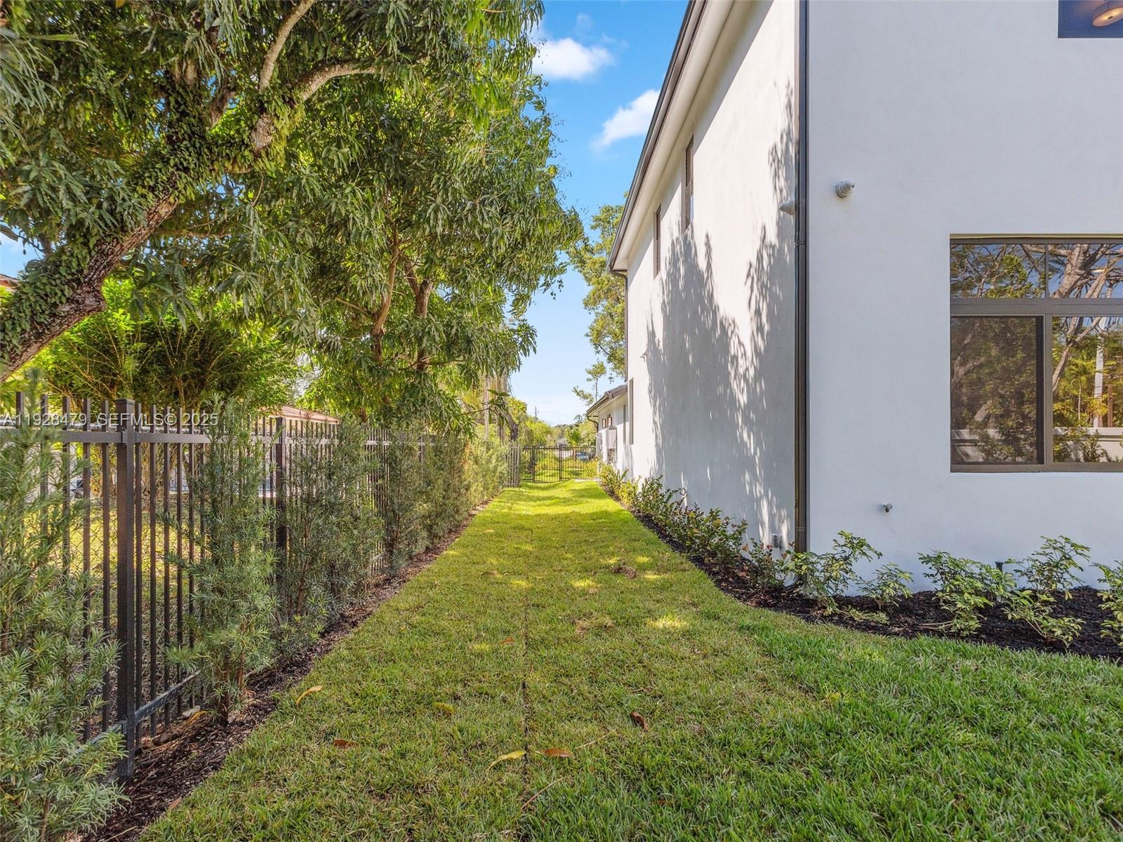 7285 Southwest 72nd Street Miami, FL 33143 - Photo 48 of 53 a view of backyard
