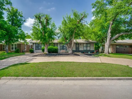 $475,000 | 3644 West Seminary Drive, Fort Worth, TX 76109