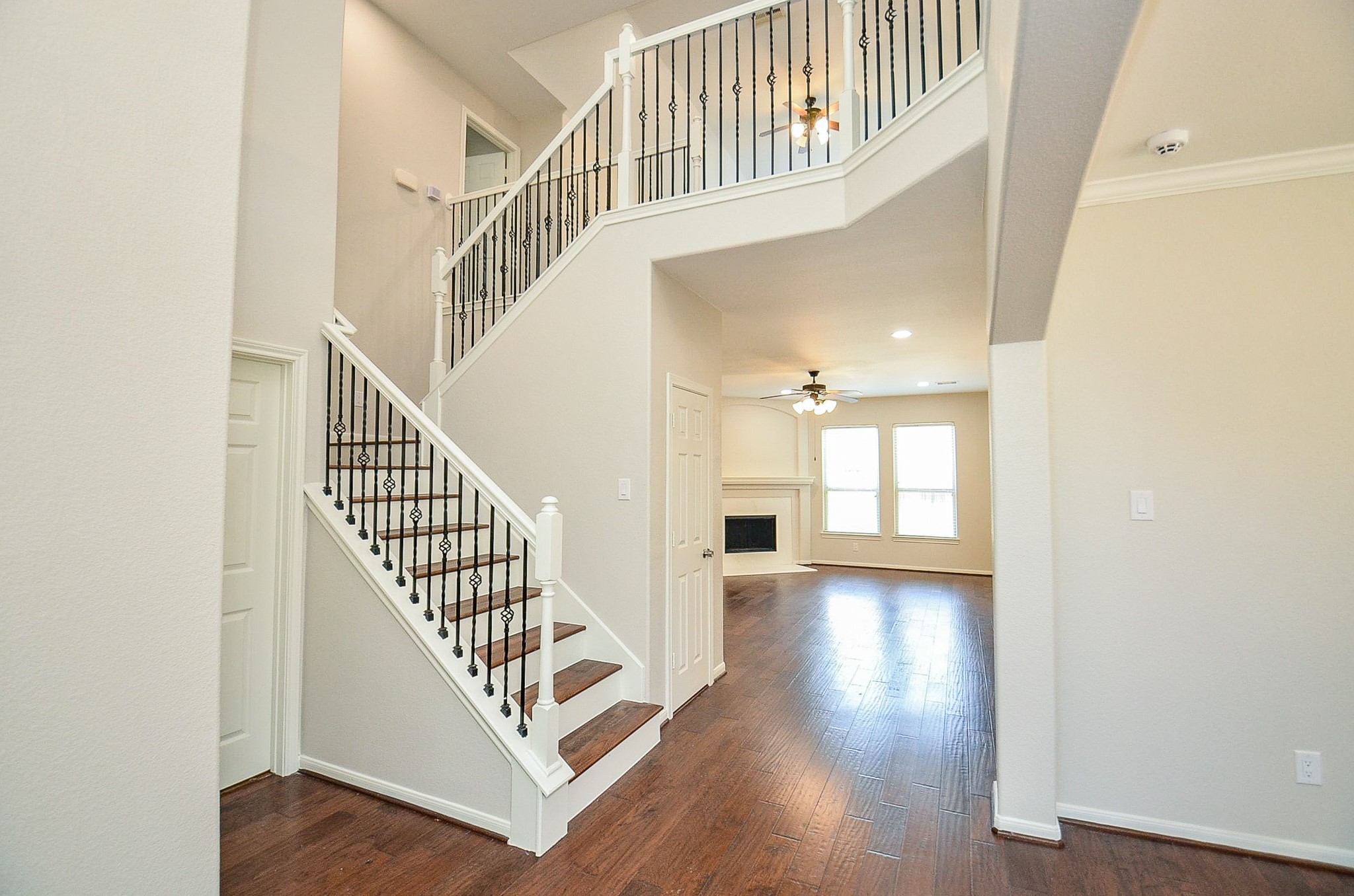 35 South Marshside Place Spring, TX 77389 - Photo 6 of 20 Gallery Image 6