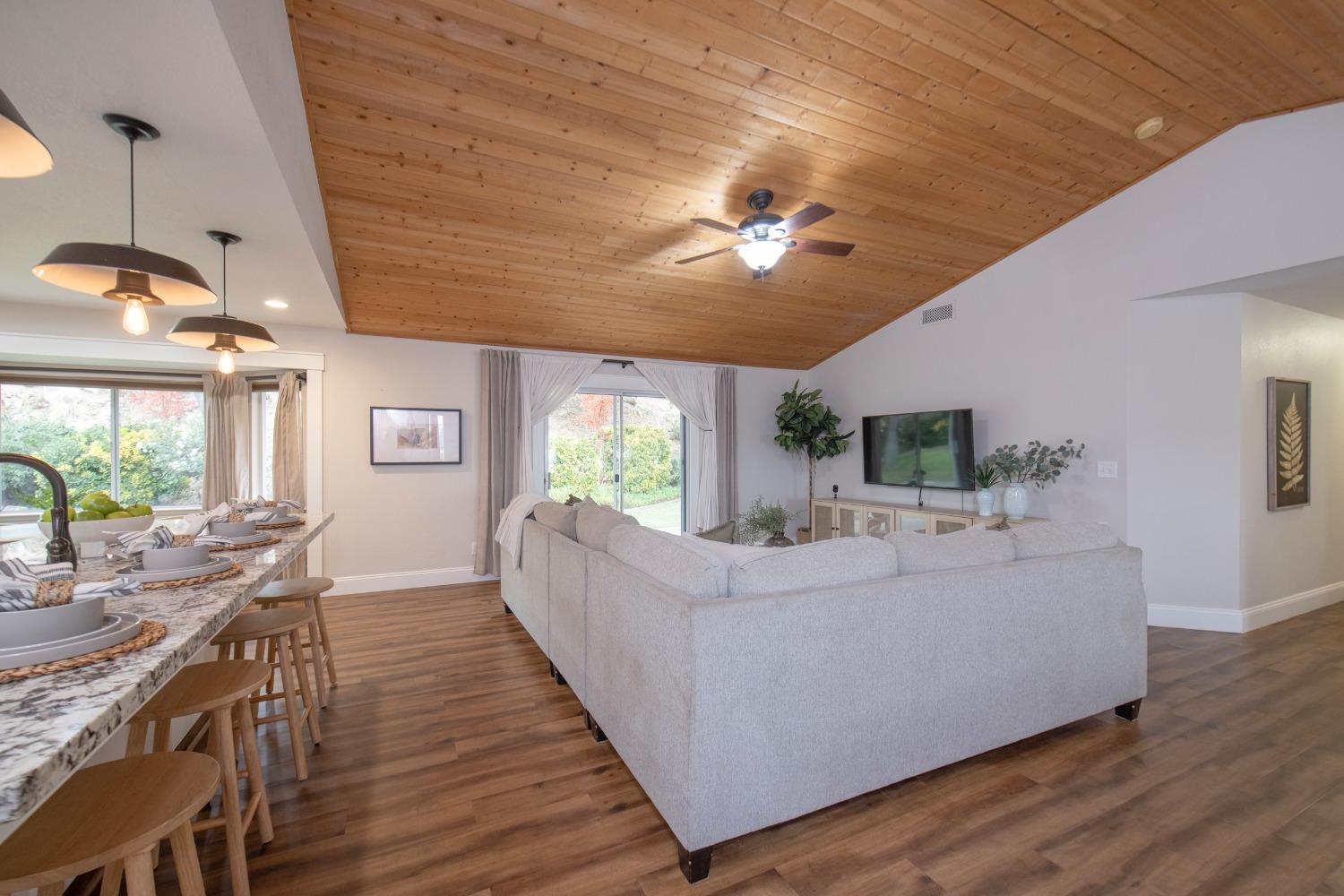 25390 White Thorne Road Clovis, CA 93619 - Photo 15 of 50 a living room with furniture and a flat screen tv