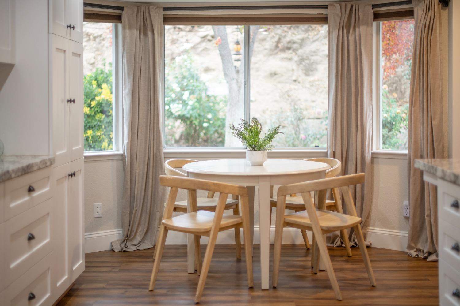 25390 White Thorne Road Clovis, CA 93619 - Photo 20 of 50 a dining room with furniture window wooden floor