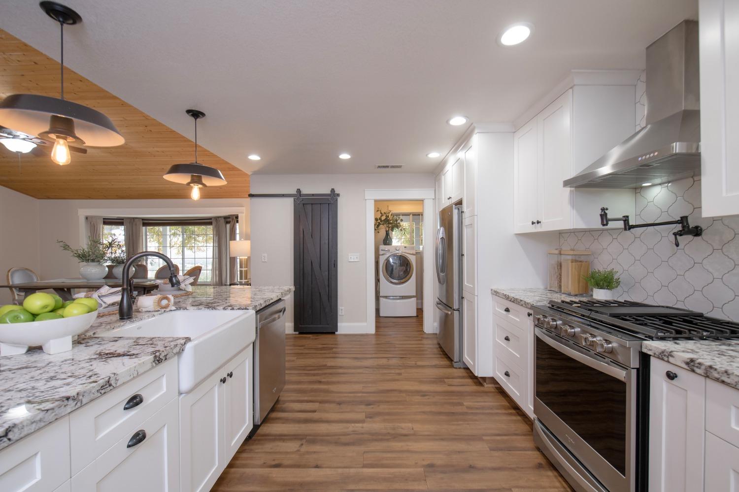 25390 White Thorne Road Clovis, CA 93619 - Photo 22 of 50 a kitchen with stainless steel appliances granite countertop a sink stove and refrigerator