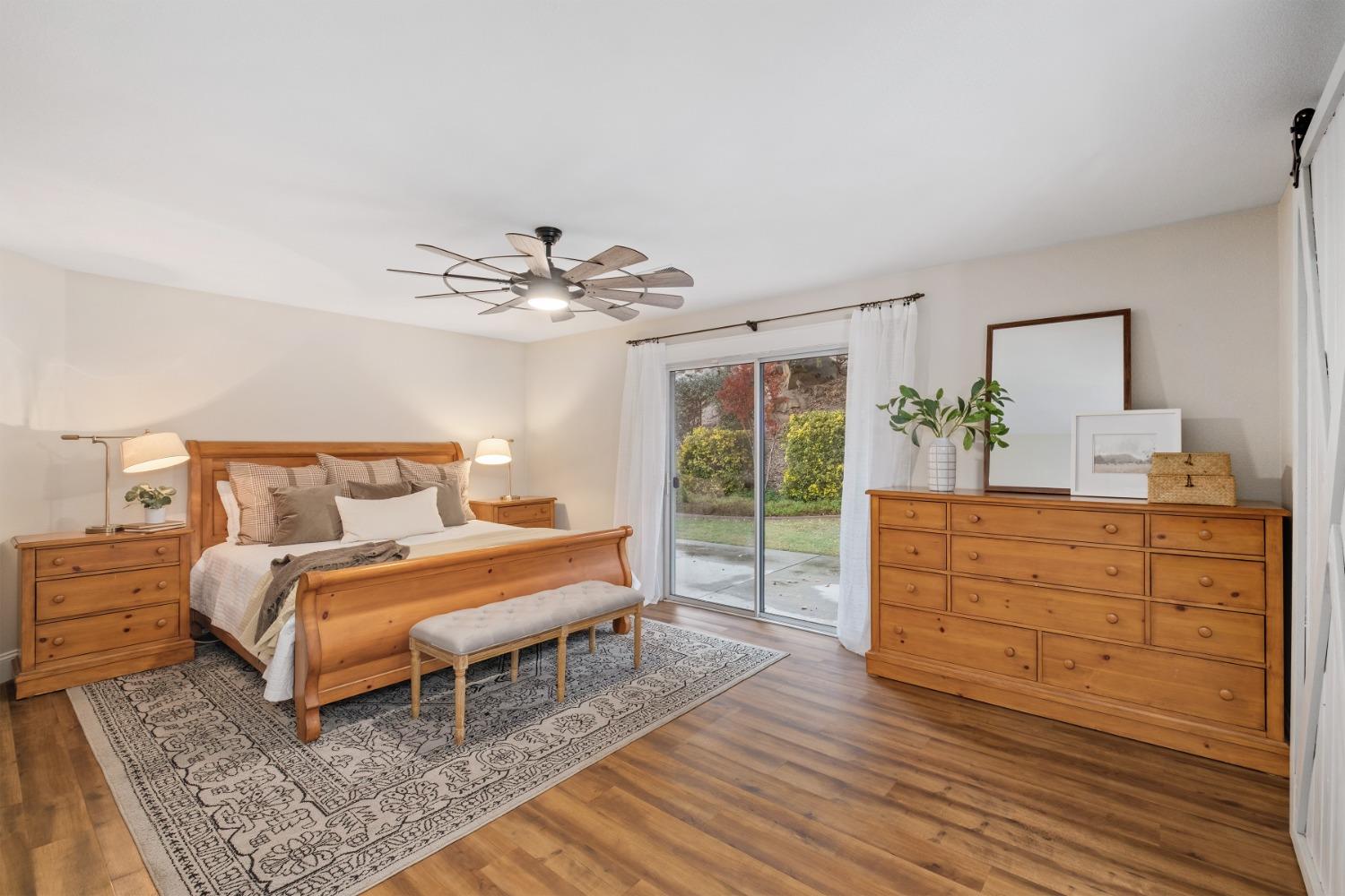 25390 White Thorne Road Clovis, CA 93619 - Photo 24 of 50 a bed room with a bed and a mirror