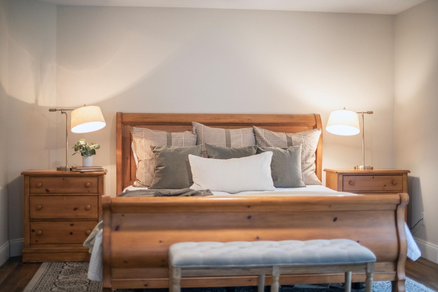 25390 White Thorne Road Clovis, CA 93619 - Photo 25 of 50 a close view of closet