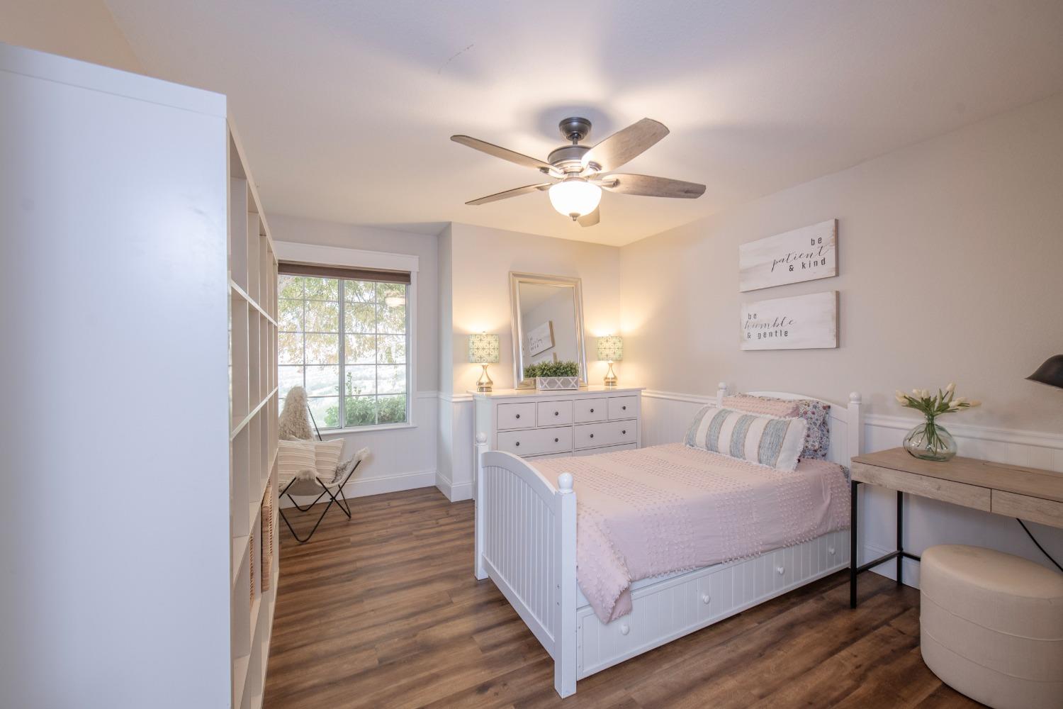 25390 White Thorne Road Clovis, CA 93619 - Photo 29 of 50 a spacious bedroom with a bed and a table in it