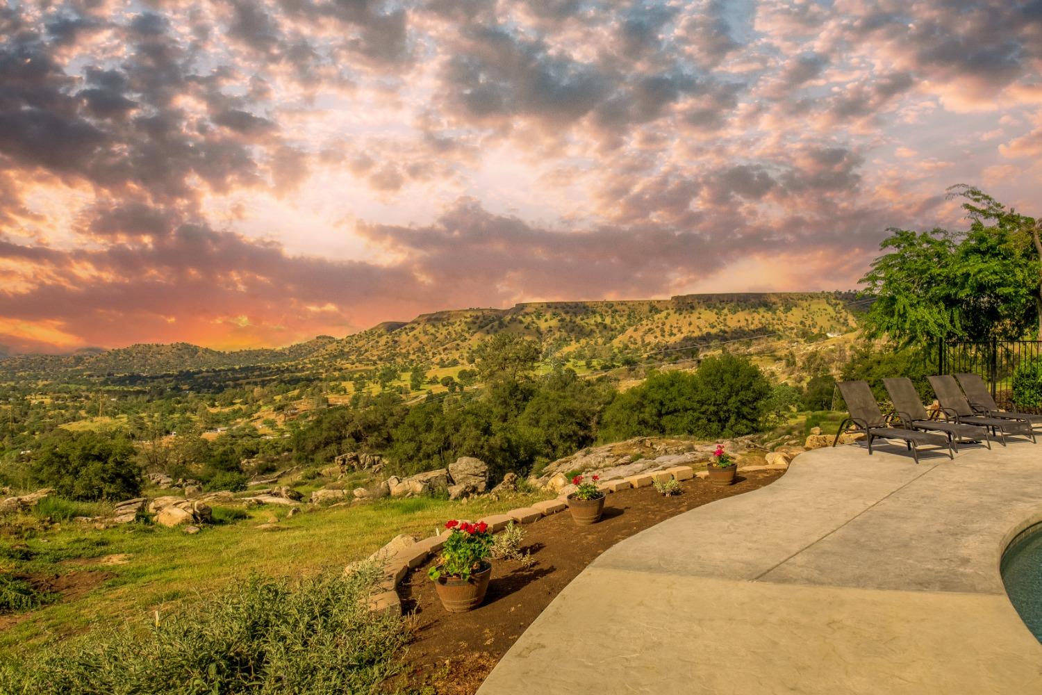 25390 White Thorne Road Clovis, CA 93619 - Photo 38 of 50 a view of a city