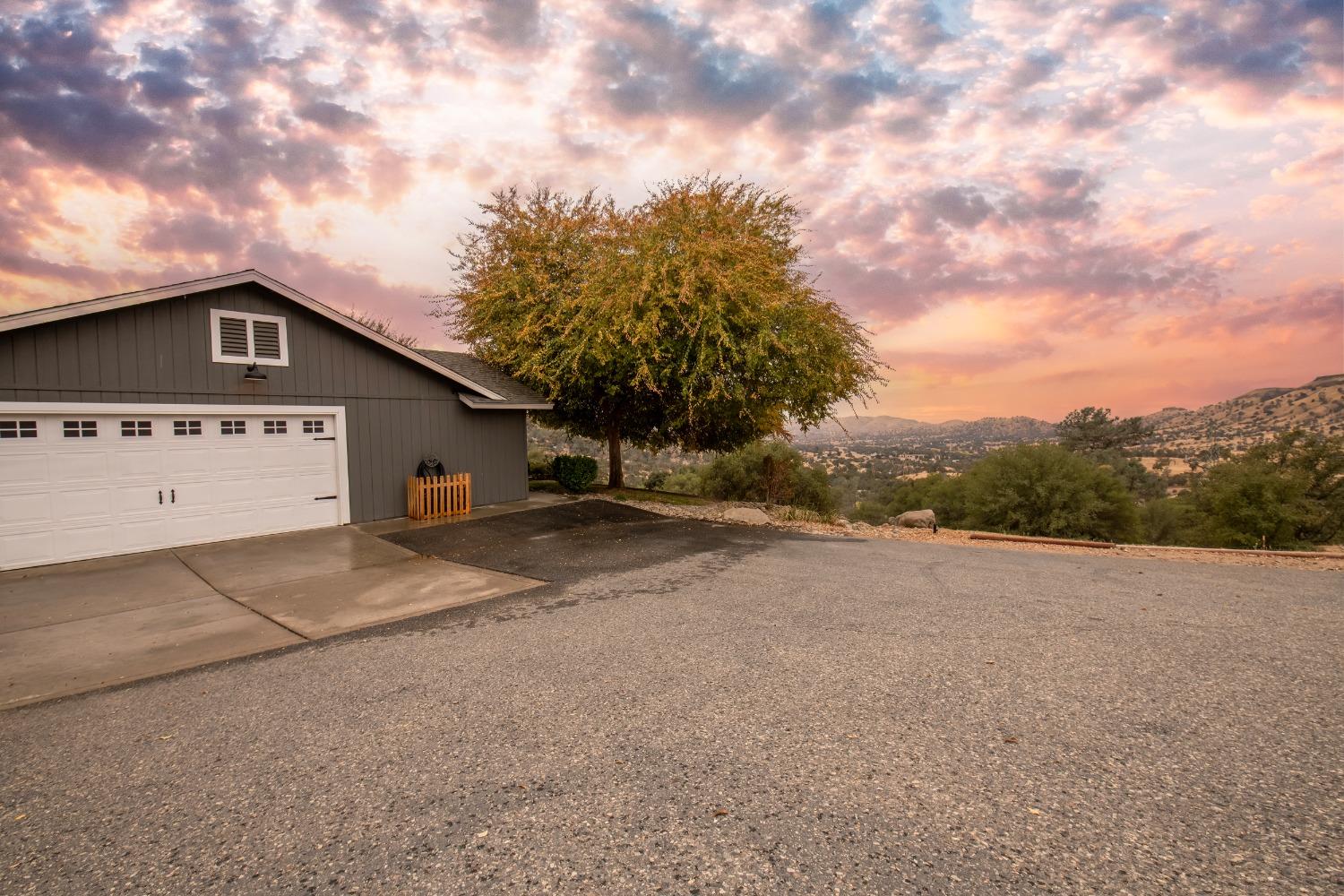 25390 White Thorne Road Clovis, CA 93619 - Photo 48 of 50 a view of a house with a yard