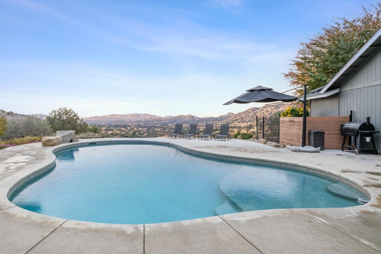 25390 White Thorne Road Clovis, CA 93619 - Photo 8 of 50 a view of outdoor space and swimming pool