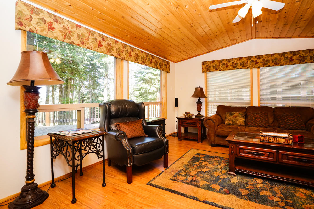 7979 Hyatt Prairie Road, Unit 40 Ashland, OR 97520 - Photo 6 of 21 Cabin_40_06