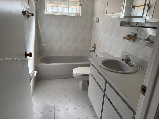 $3,500 | 2912 Southwest 38th Court, Unit 2912, Miami, FL 33134