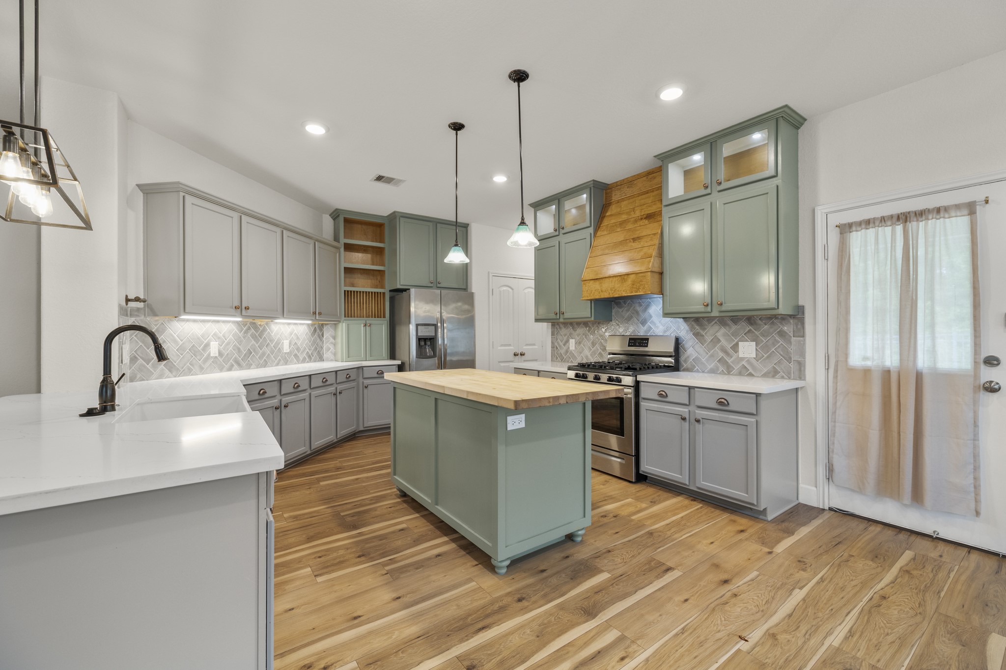 12340 Delta Timber Road Conroe, TX 77304 - Photo 6 of 41 The kitchen is a show stopper!