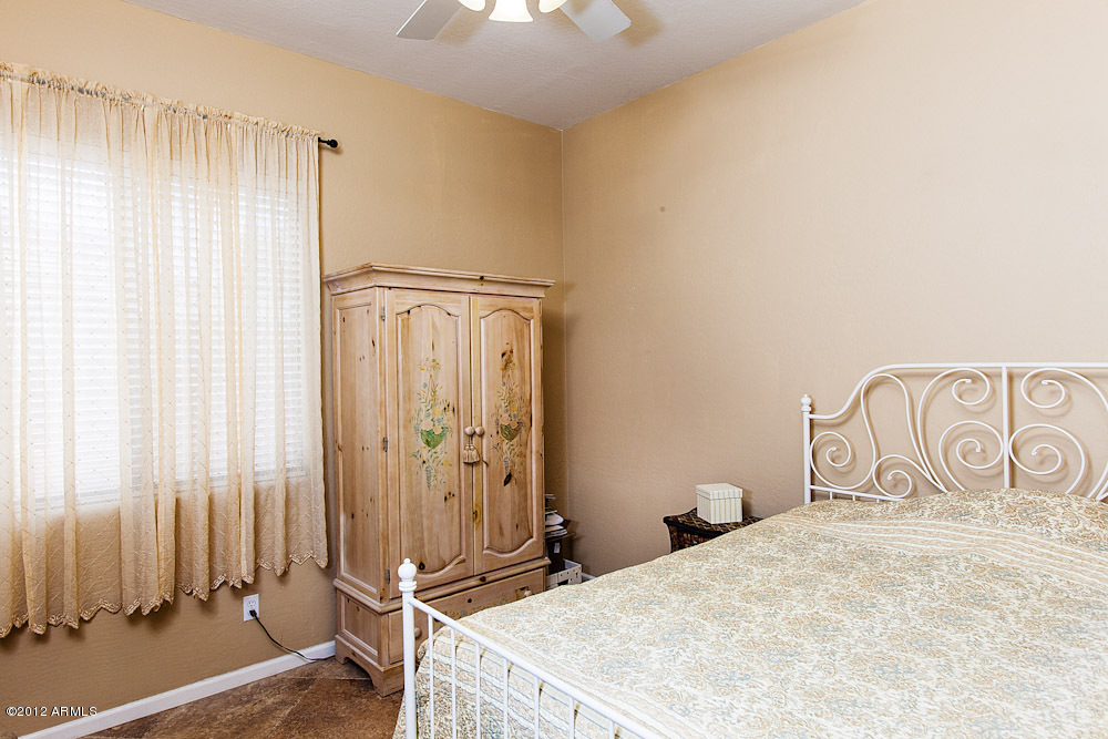 5240 East Hashknife Road Phoenix, AZ 85054 - Photo 17 of 32 Guest Bedroom