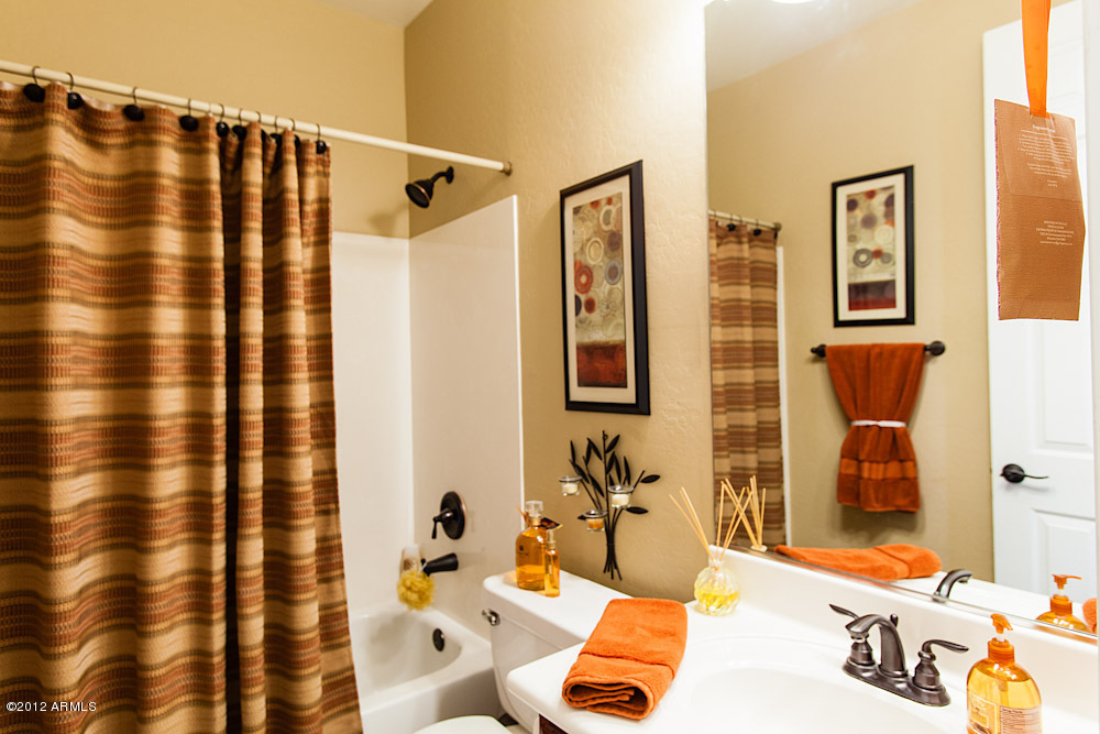 5240 East Hashknife Road Phoenix, AZ 85054 - Photo 18 of 32 Downstairs Bathroom
