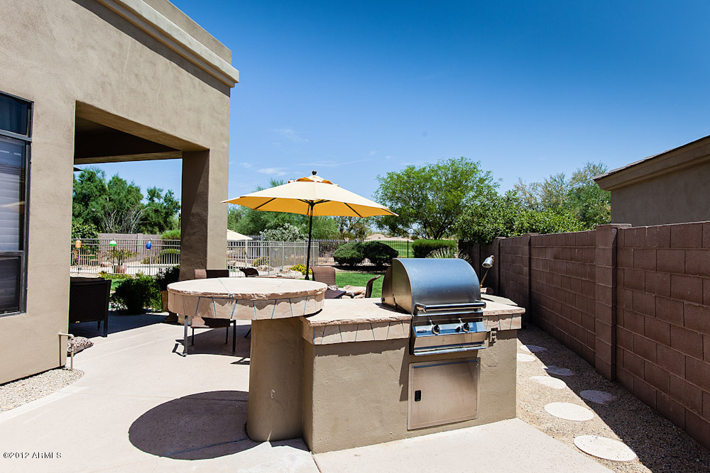 5240 East Hashknife Road Phoenix, AZ 85054 - Photo 27 of 32 Grill