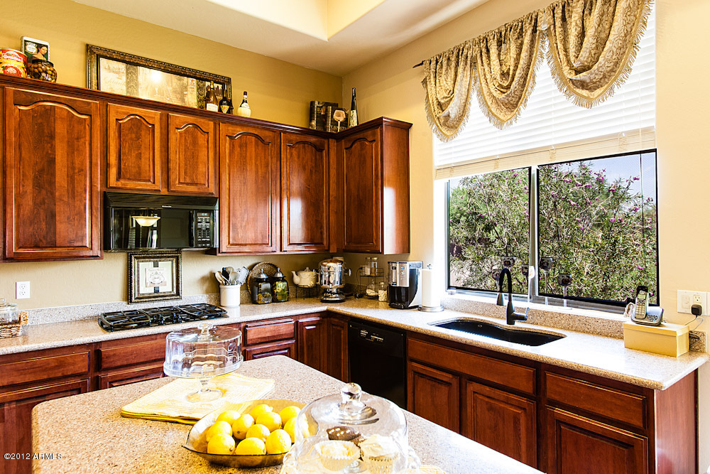 5240 East Hashknife Road Phoenix, AZ 85054 - Photo 8 of 32 Kitchen 2