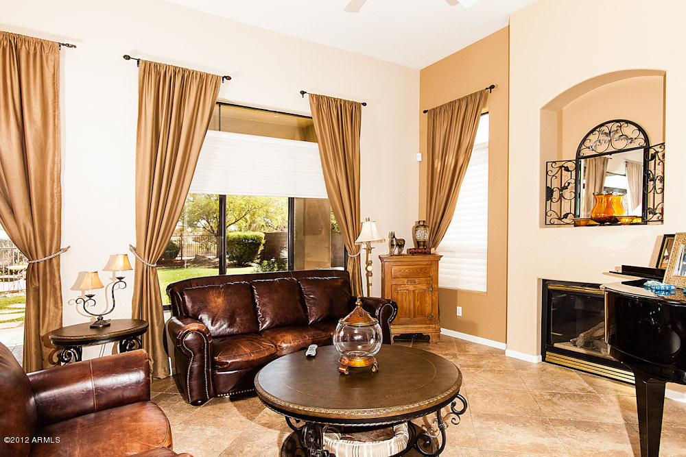 5240 East Hashknife Road Phoenix, AZ 85054 - Photo 10 of 32 Family Room