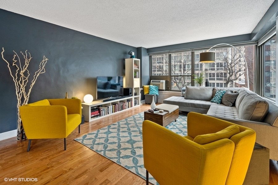 2930 North Sheridan Road, Unit 312 Chicago, IL 60657 - Photo 3 of 14 a living room with furniture and a flat screen tv