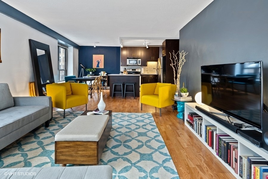 2930 North Sheridan Road, Unit 312 Chicago, IL 60657 - Photo 4 of 14 a living room with furniture and a flat screen tv