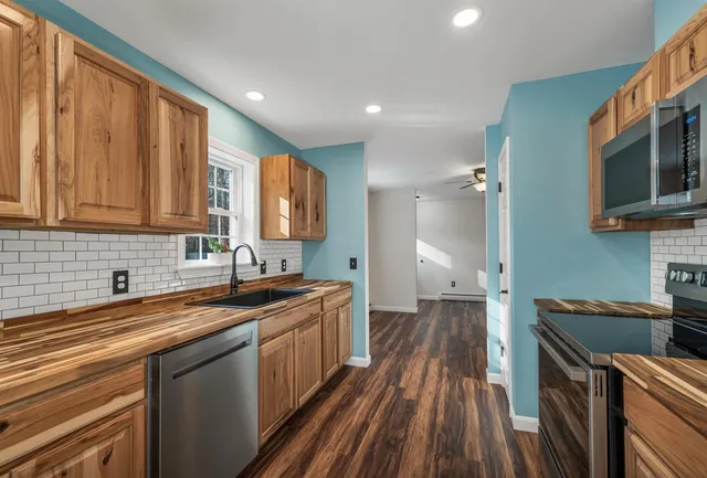 $545,000 | 7 Cashell Lane, Webster, NH 03303