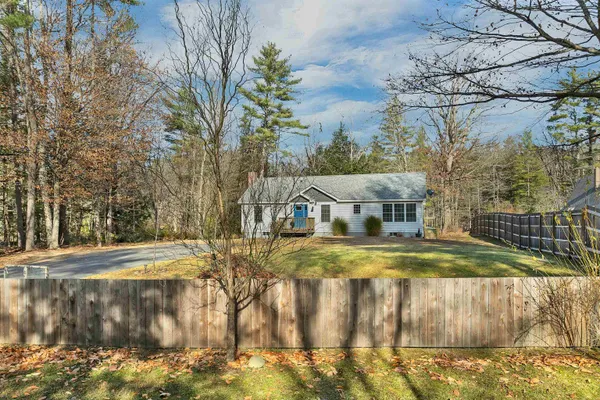$535,000 | 7 Cashell Lane, Webster, NH 03303